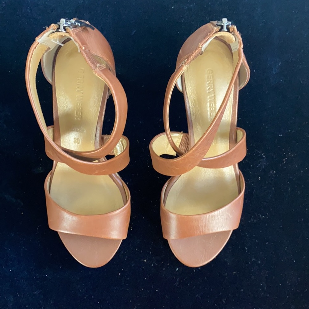 Gerry Weber Tan Ankle Strap Wood Heel - Picture 2 of 5